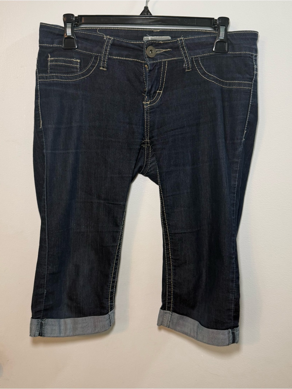 Soundgirl Dark Wash Denim Low Rise Capris – Size 5 / Small